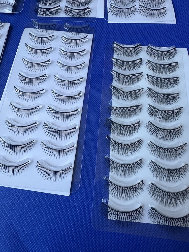 #A19 Lot of false eyelashes