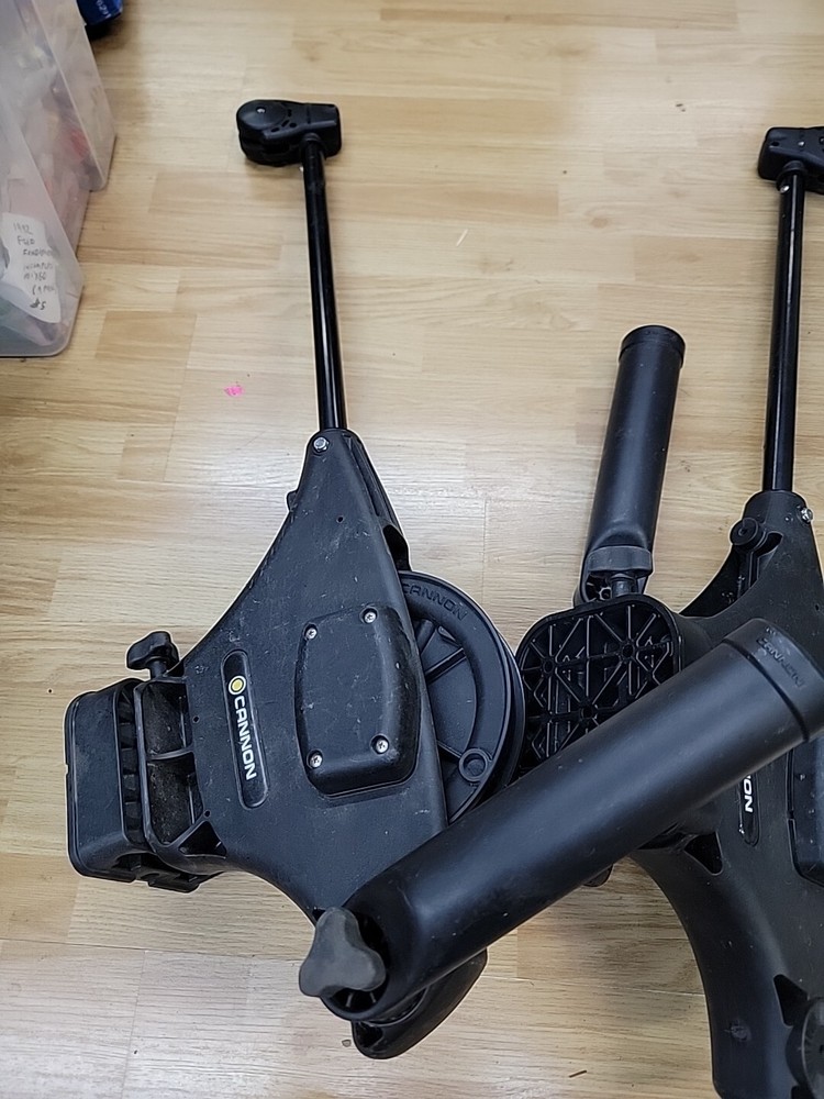 2 Cannon Uni-Troll 5 ST Manual Downrigger Trolling Kit
