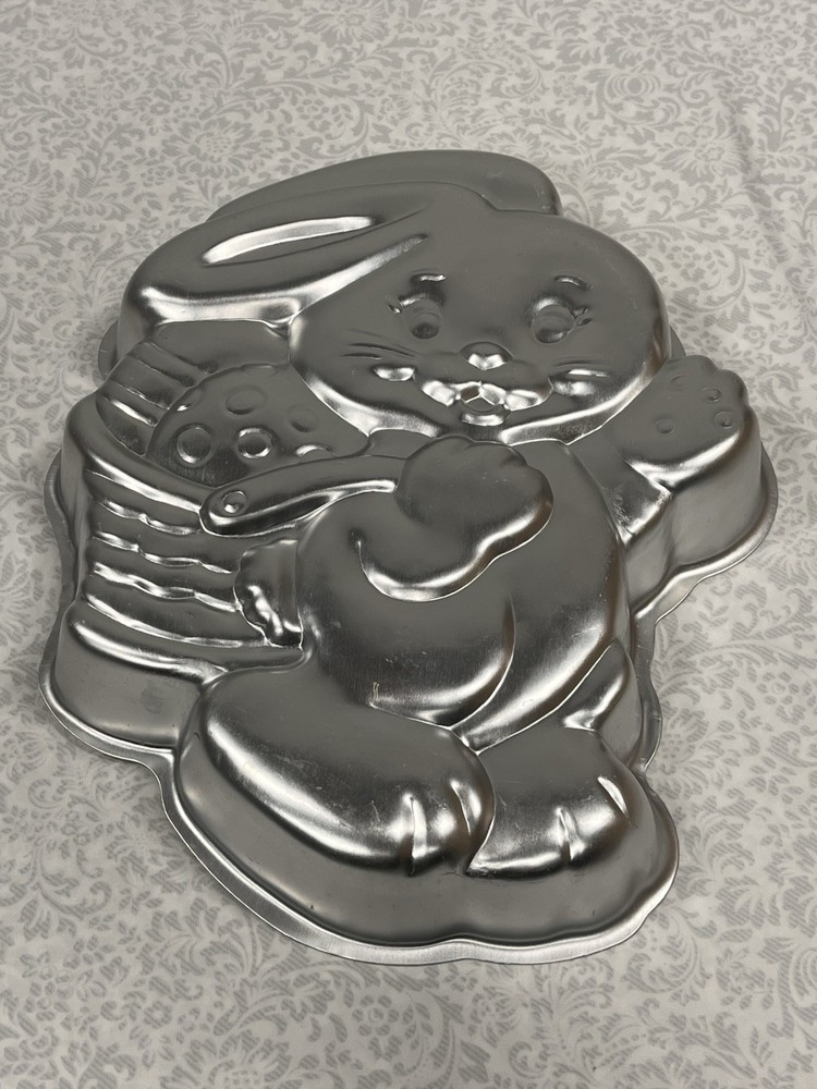 Wilton Bunny Rabbit Character Cake Pan Vintage 1991 Easter Aluminum