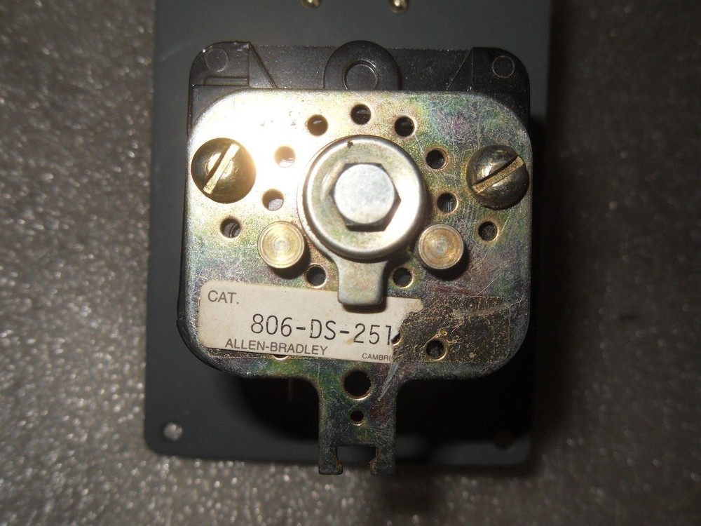 Allen-Bradley 806-DS-2515 Lockable Rotary Drum Switch