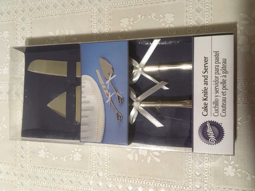 NIP Wilton Cake Knife and Server