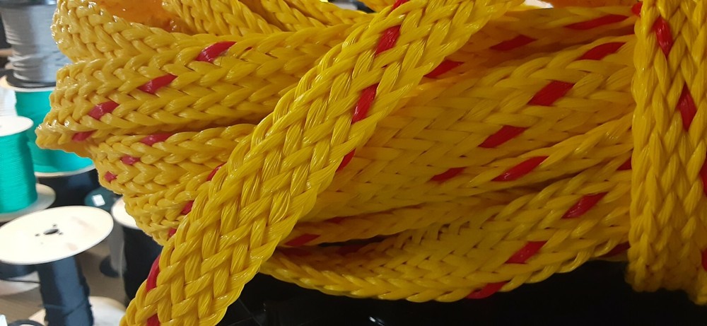 1 1/8 " x 89 ft. Hollow/Flat Braid Polypropylene Rope. Yellow/Red