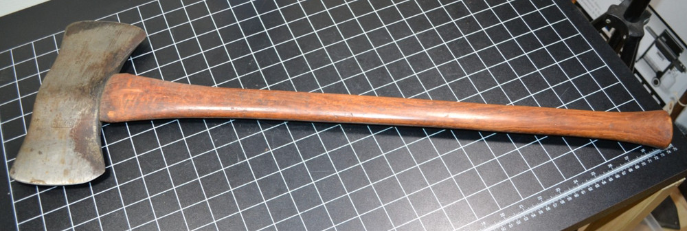 PLUMB - 3 1/2# - DOUBLE BIT AXE - ALL ORIGINAL