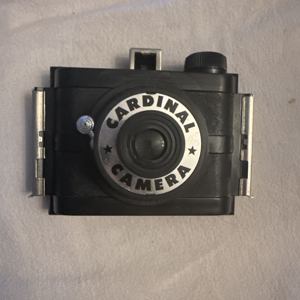 Vintage Cardinal Camera USA (C)