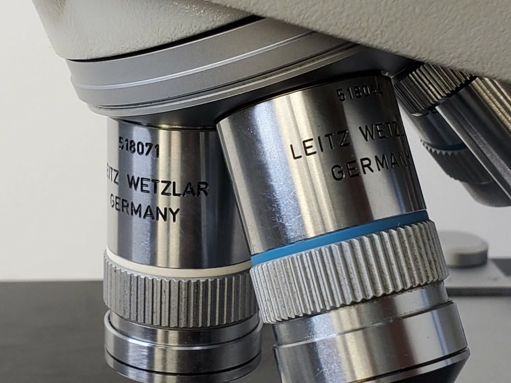 LEITZ LABORLUX S MICROSCOPE w/ 4 Objectives