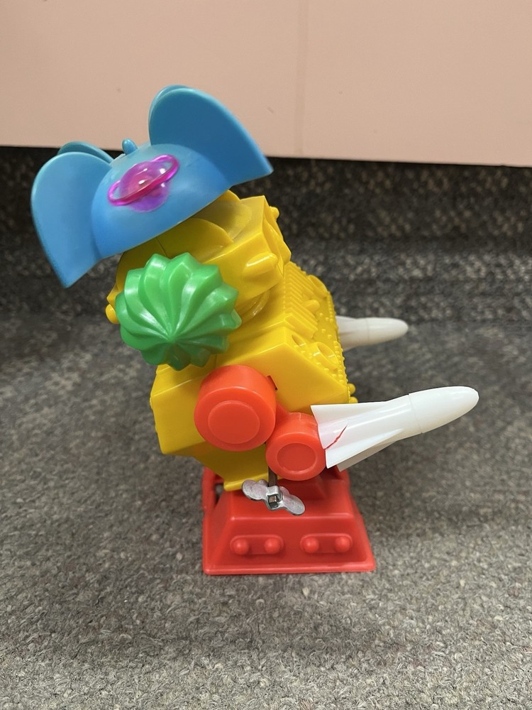 * VINTAGE WIND-UP SPACE ROBOT WITH BOX ANY WALKING ACTION PLASTIC *ST