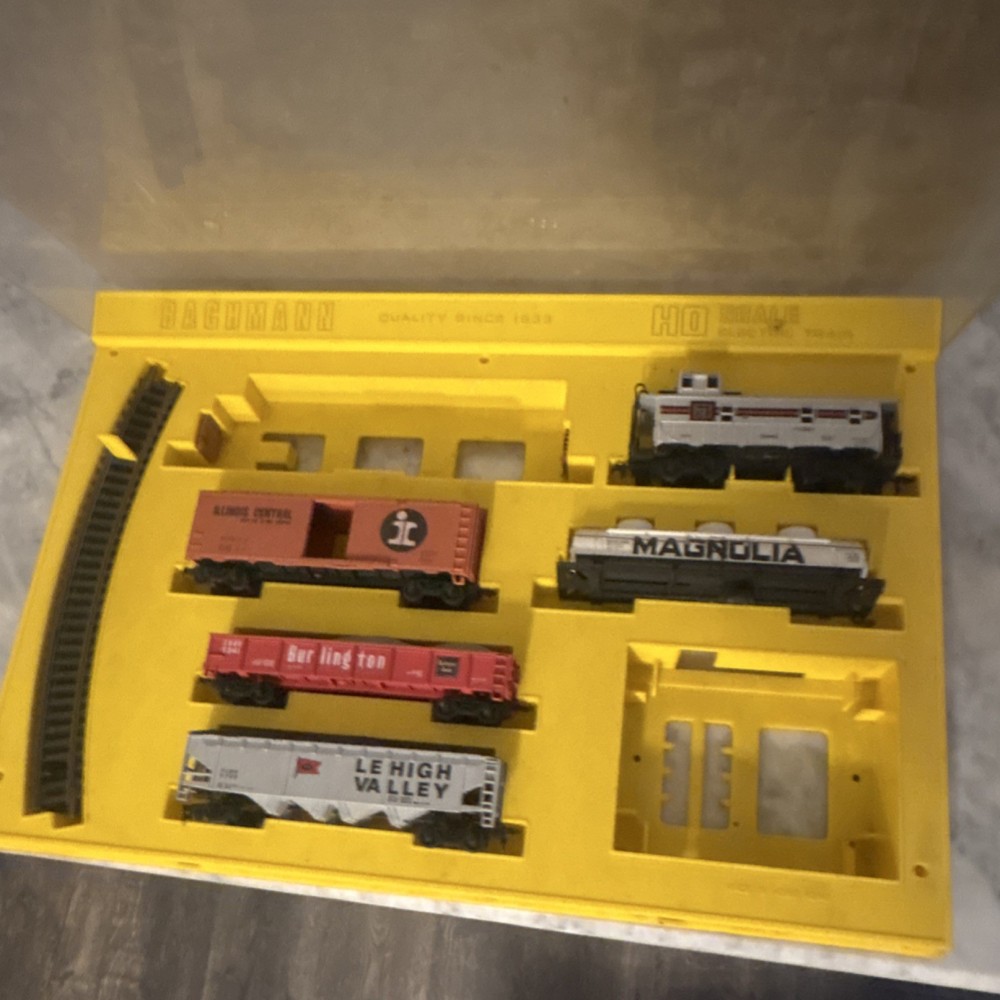 Bachmann HO Scale Analog Starter Set Illinois Central Burlington Lehigh Valley