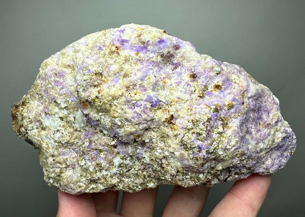 675 Gr. Fluorescent Phosphorescent Tenebrescent Hackmanite, Richterite, Unknown