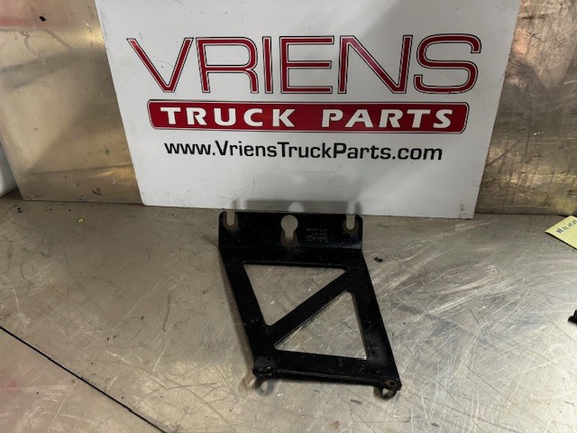 KENWORTH BRACE-CLOSURE PANEL A85-1579