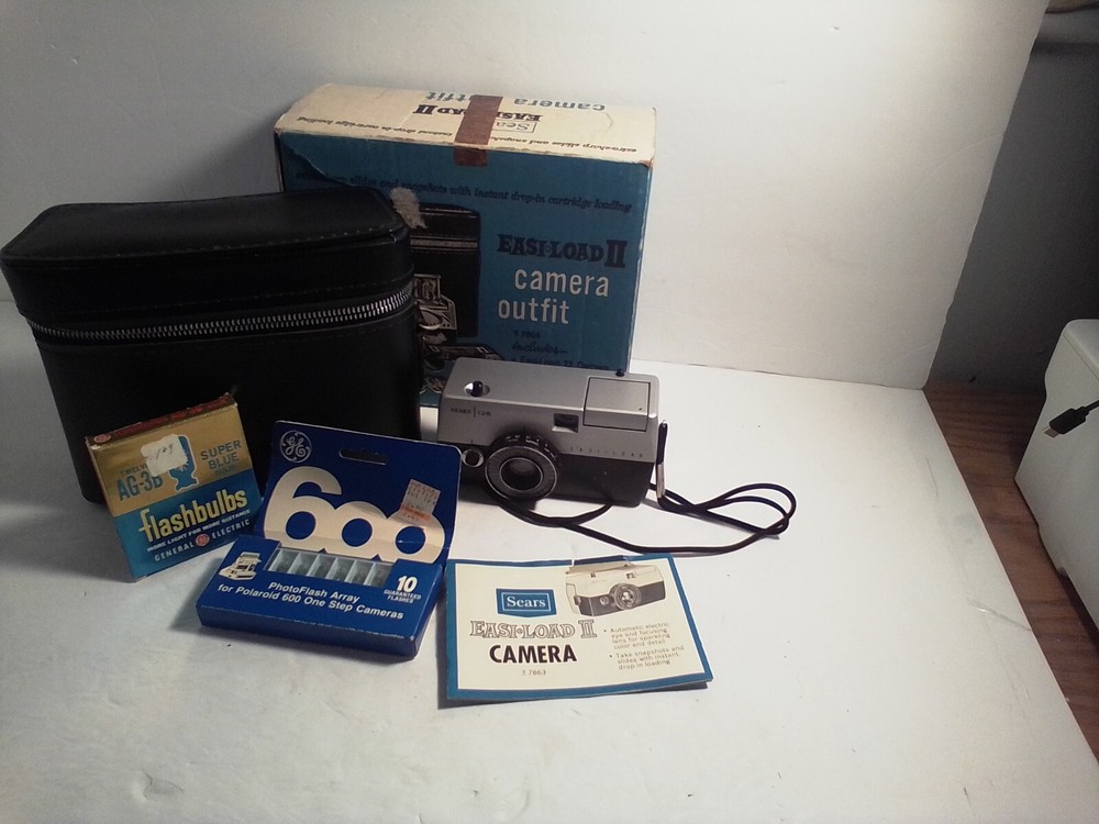 Sears 126 EASI-LOAD II Camera, Carrying Case, Instructions, and Flash Bulbs