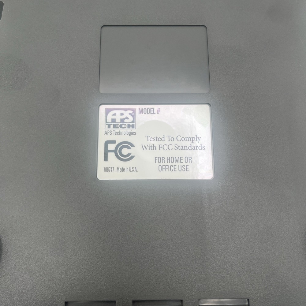 CD-R APS TECHNOLOGIES 106747 (4X Write) w/ Some Cables and Accessories.