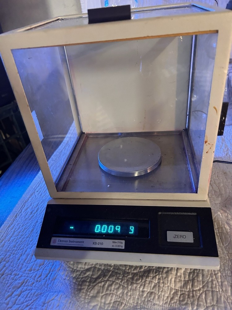 Denver Instrument analytical scale XS-210