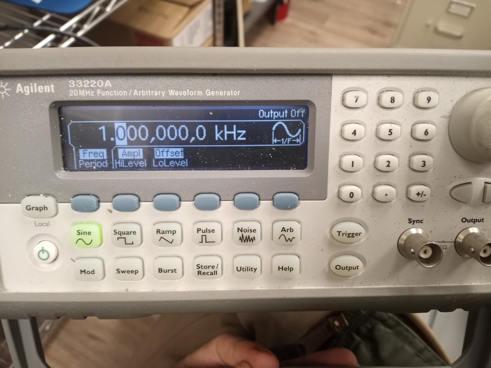 Agilent 33220A 20 MHz Function/ Arbitrary waveform generator
