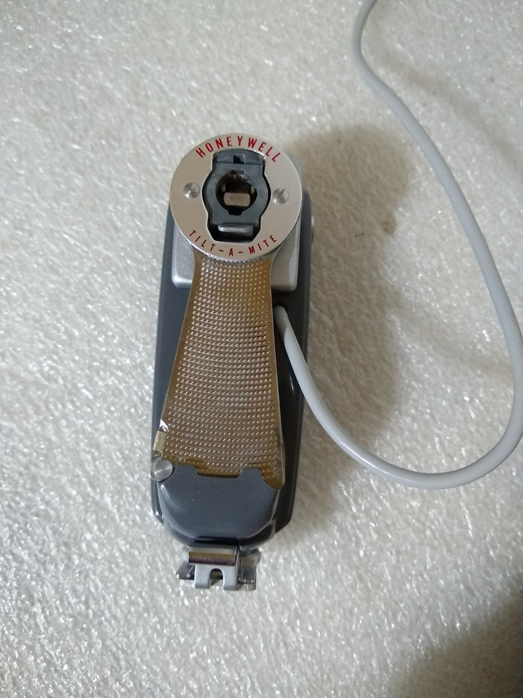 Honeywell Tilt-A-Mite Camera Flash Unit Collapsible Fan Style w/ Case - Untested