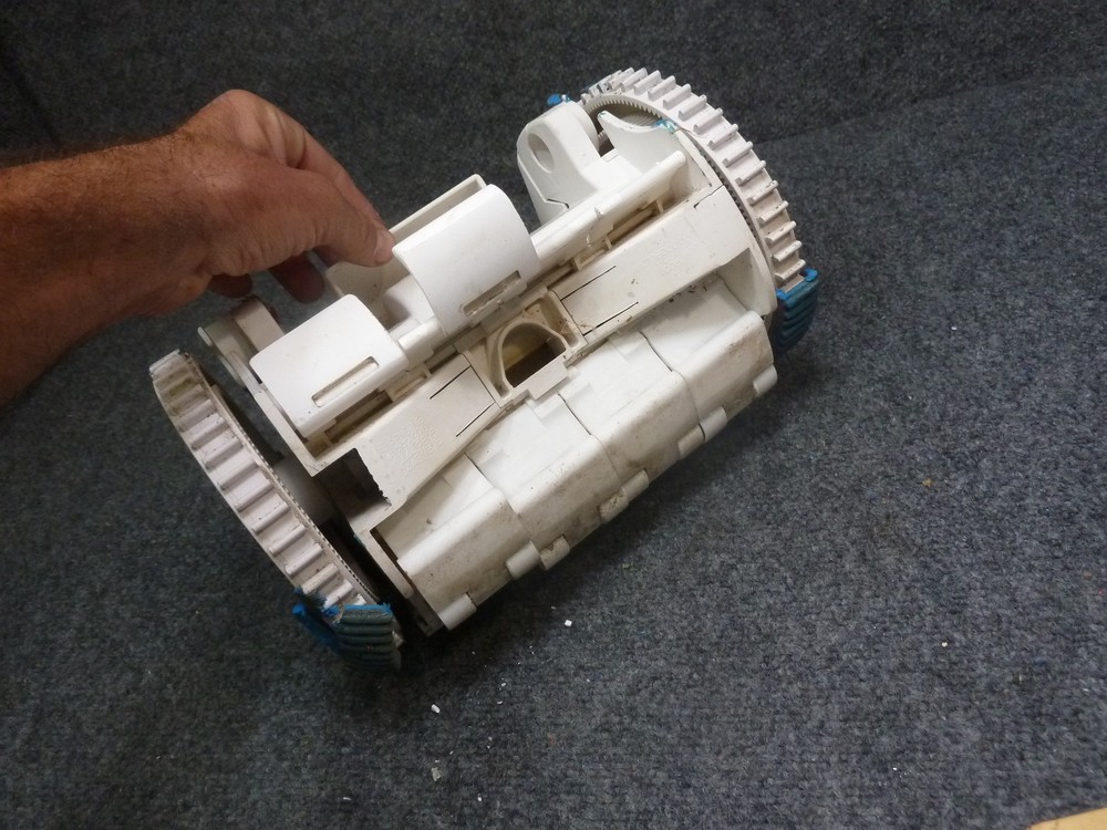 Hayward THE POOL CLEANER Vacuum