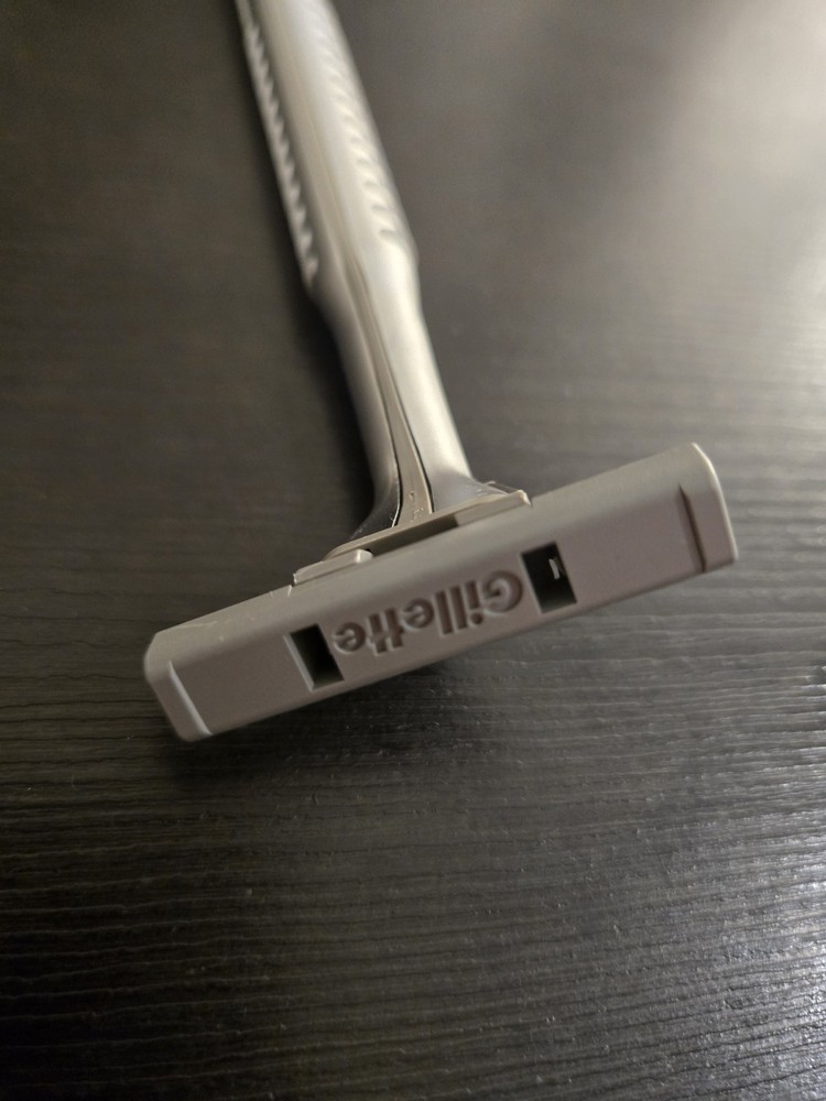 Gillette Sensor Excel Razor Metal Handle W/ 2 Refills In Travel Case