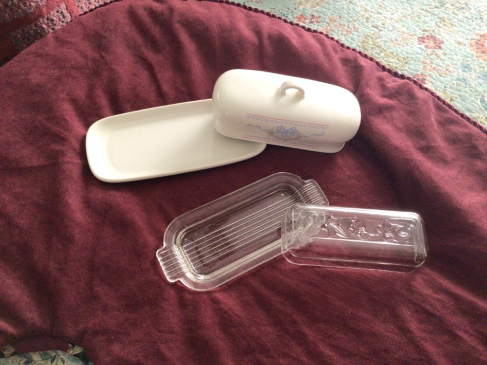 Two butter dishes(l oversize)(1regular)