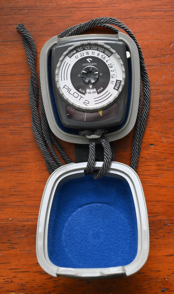 CASED GOSSEN PILOT-2 LIGHT METER -NICE-