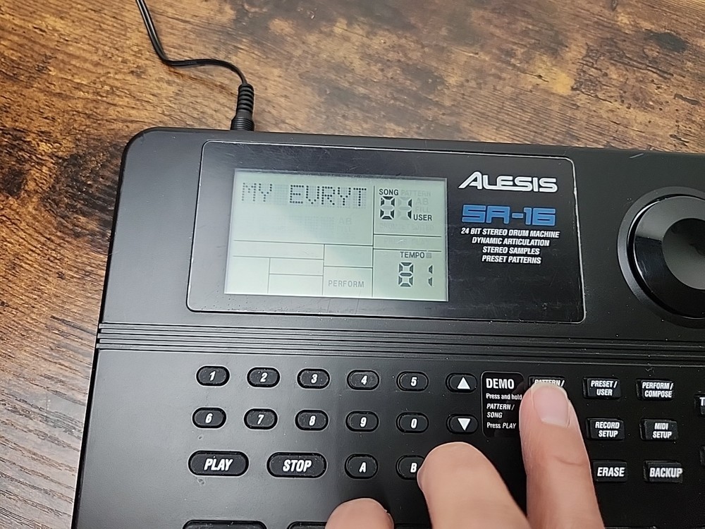 Alesis SR-16 24-Bit Stereo Drum Machine With Power Supply