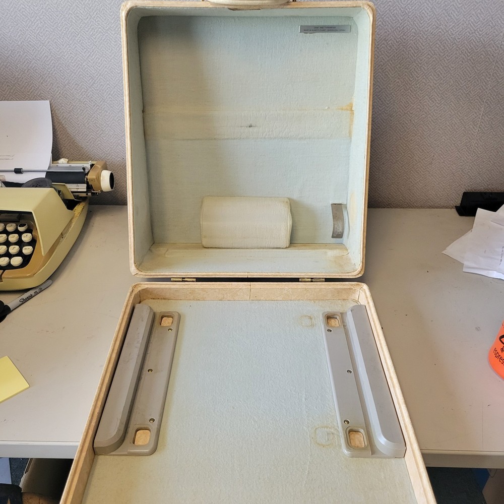 Olivetti Studio 44 SCRIPT Manual Portable Typewriter w/ Original Case - NICE !