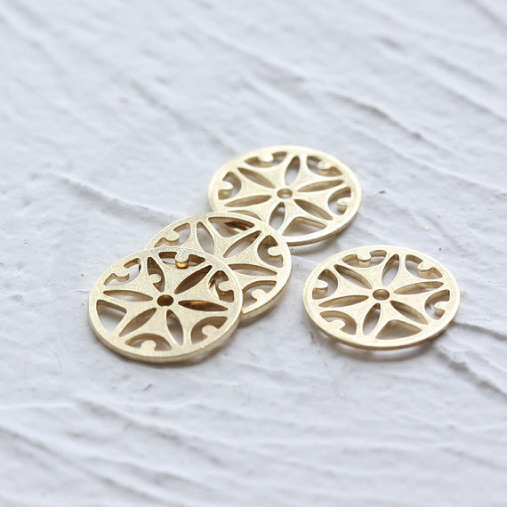 20 Pieces Raw Brass Round Flower Link - Loop 13.5mm (CW-3895C-D-514)