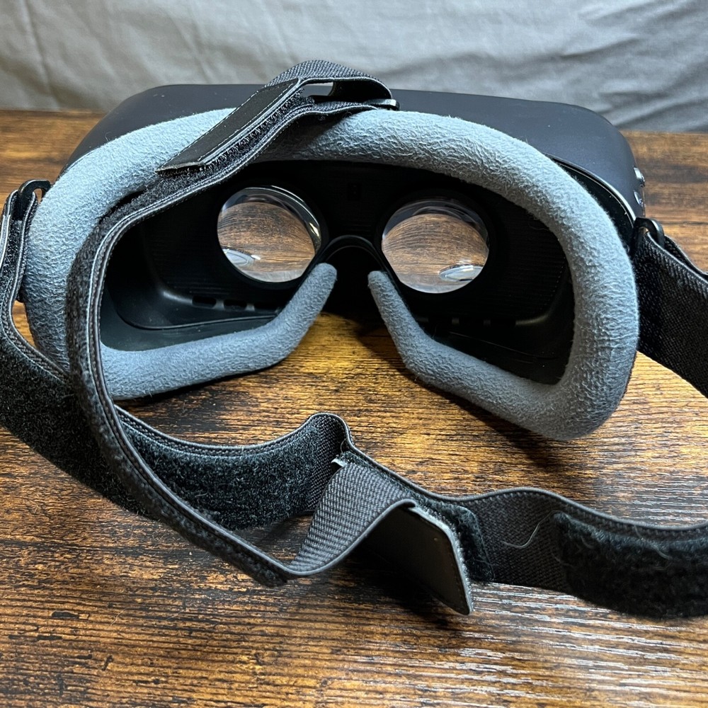 Samsung SM-R324 Gear VR By Oculus With Controller Black (Missing Visor) 2018