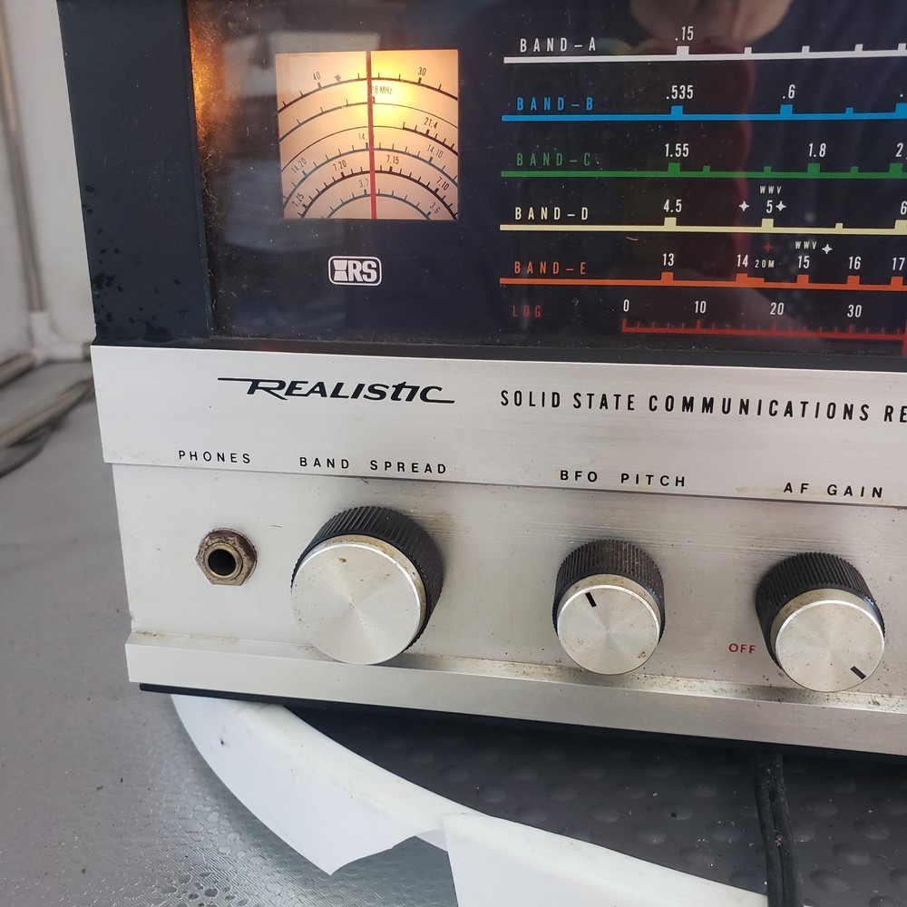 Vintage Realistic DX-160 Solid State Communications Recievers - Tested