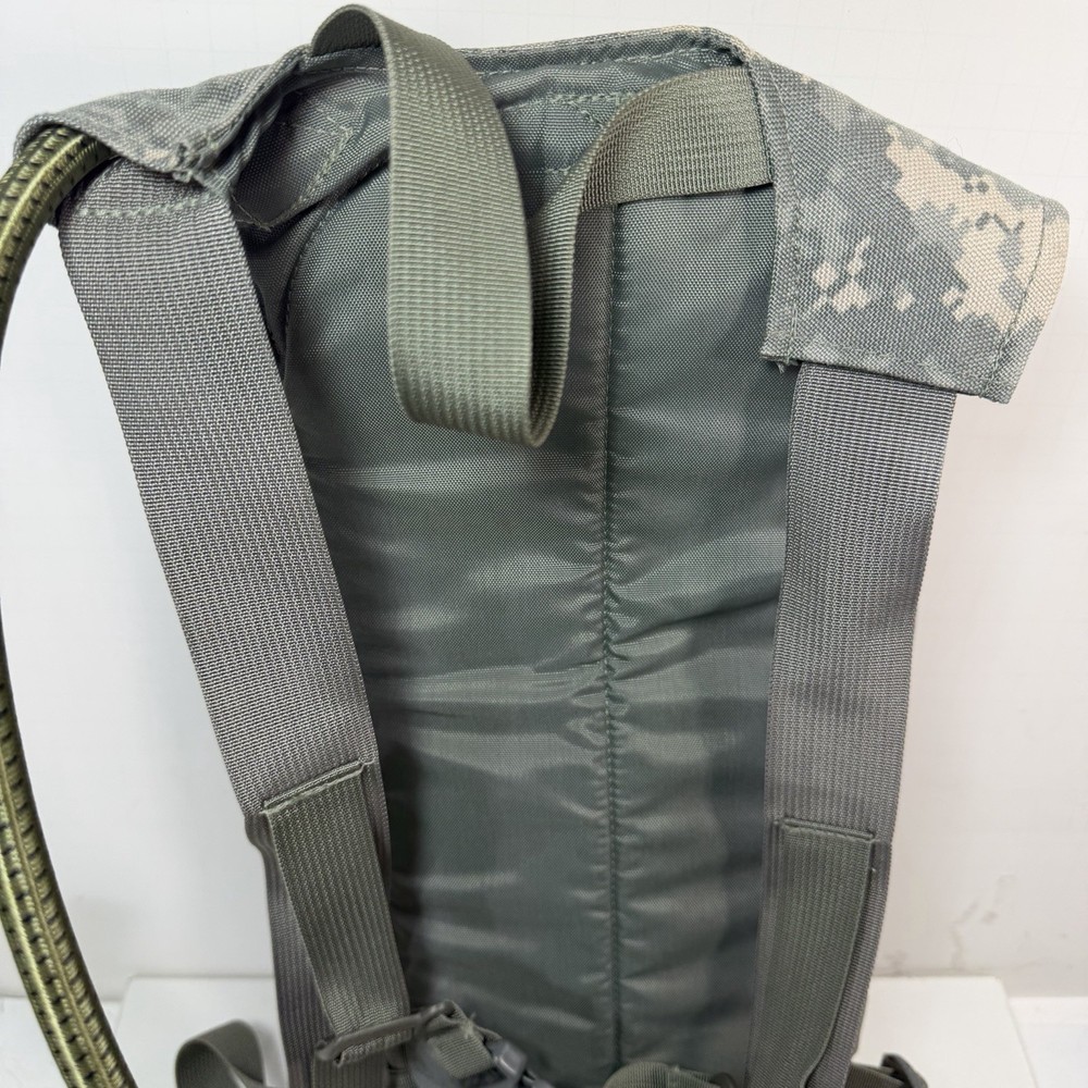 Tactical Tailor 3L Hydration System in ACU Camouflage Source Bladder, looks NEW