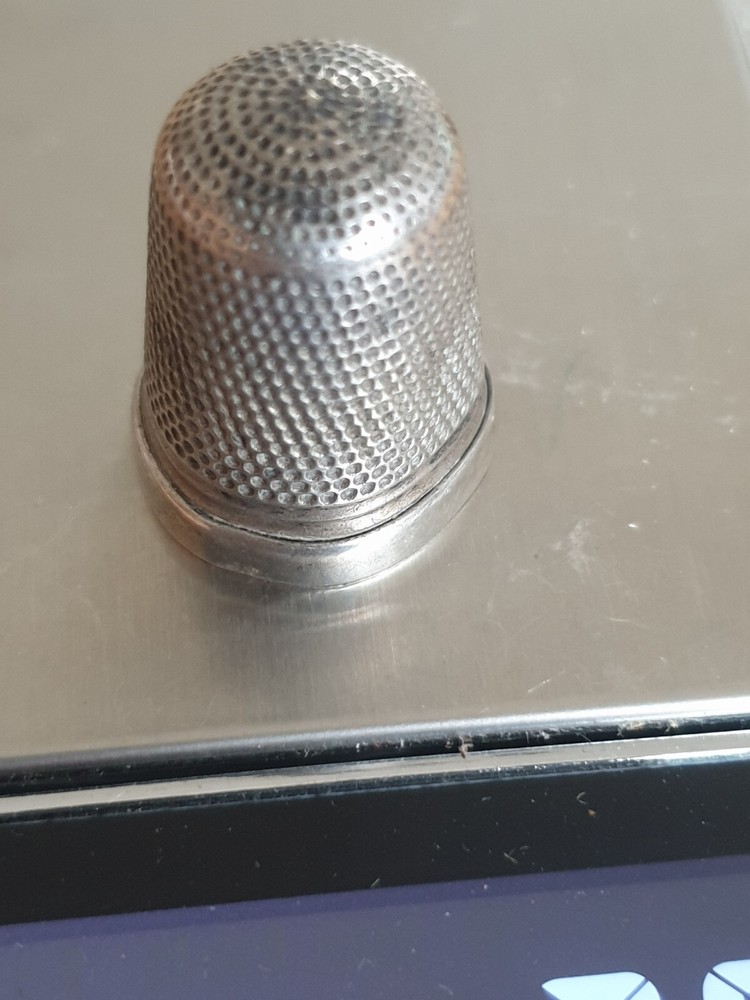 Antique Solid Silver Thimble 3.9g Hallmarked Birmingham 1892  S&C Read Descripti