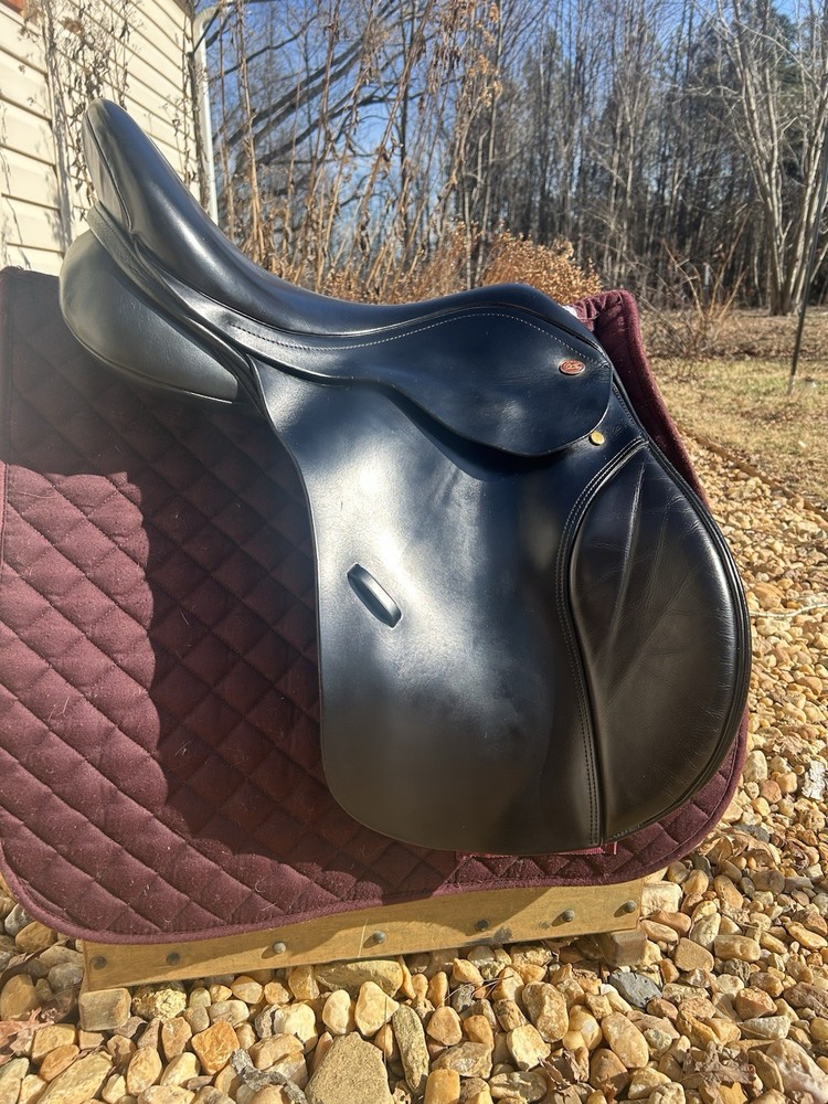 17.5” Kent & Masters General Purpose Saddle – Adjustable Gullet