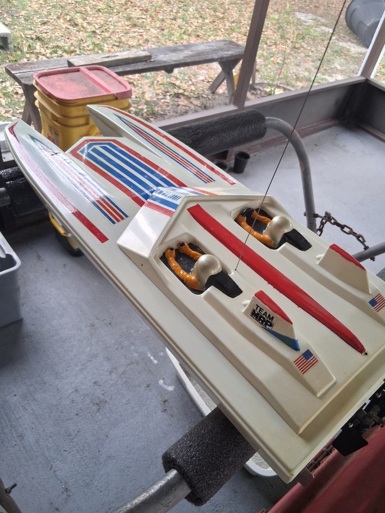 MRP r/c 32" Fast Attack Catamaran