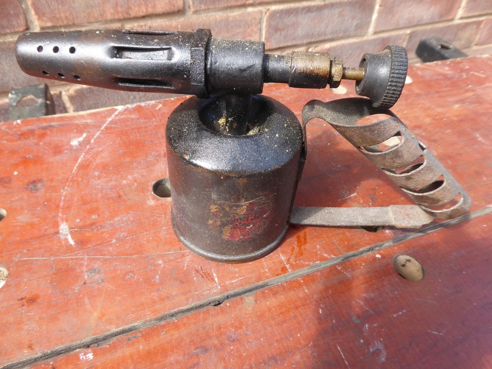 Monitor brand blowlamp