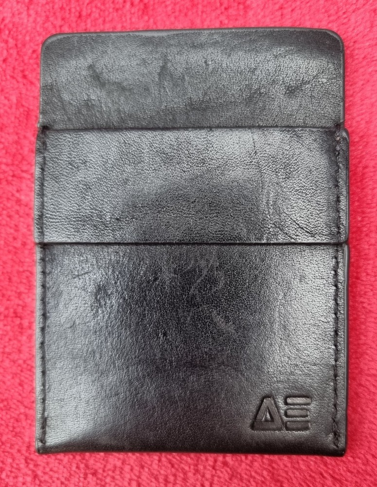 Nicholas Lawrence Wallet Magic & Mentalism