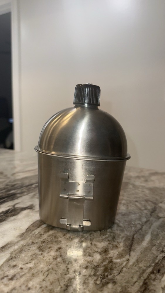 Authentic US Military Standard Issue Canteen With Foldable Cup And Pouch