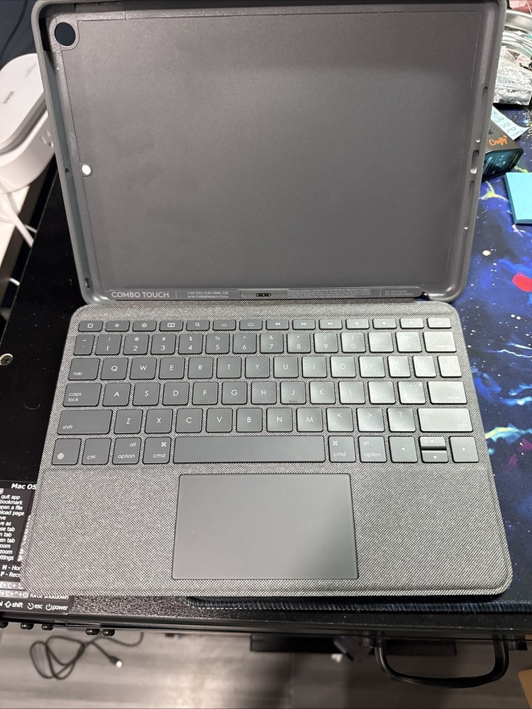 Logitech Combotouch Keyboard Case With Trackpad For iPad 7th 8th 9th