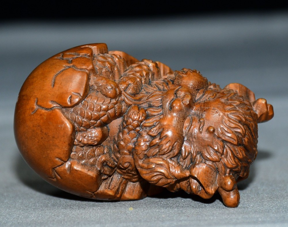 Exquisite Small Leaf Boxwood Monkey Pendant