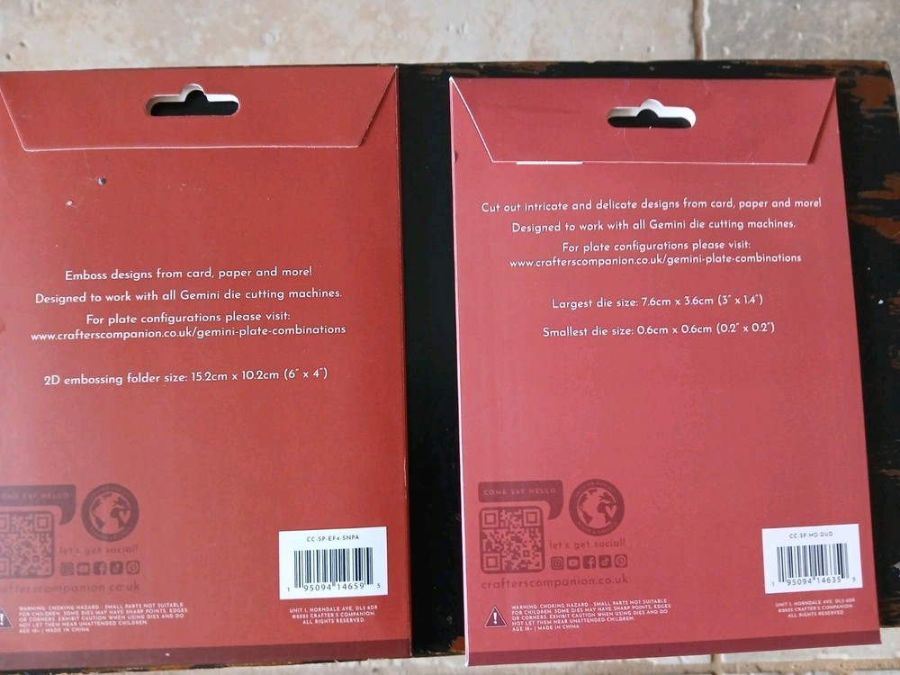 Santa Paws Die Set & Embossing Folder CraftComp