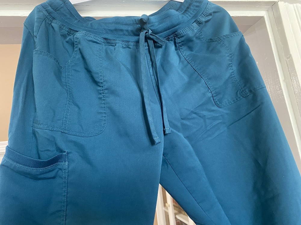 Women’s Scrub Sets (3)