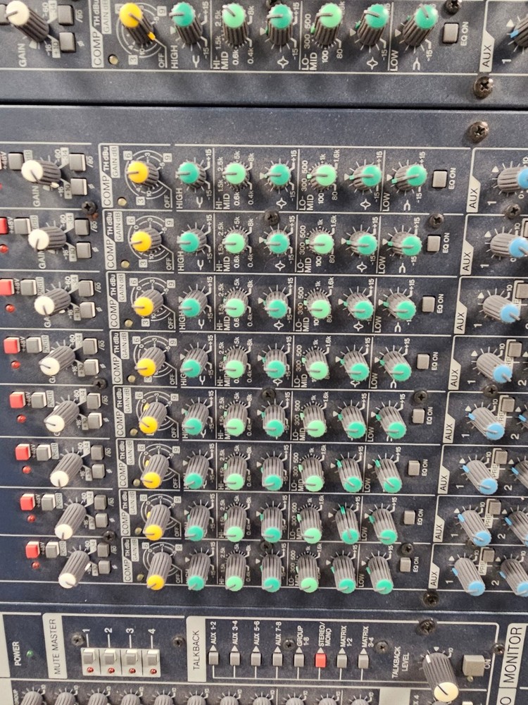 Yamaha IM8-32 Sound Reinforcement Console