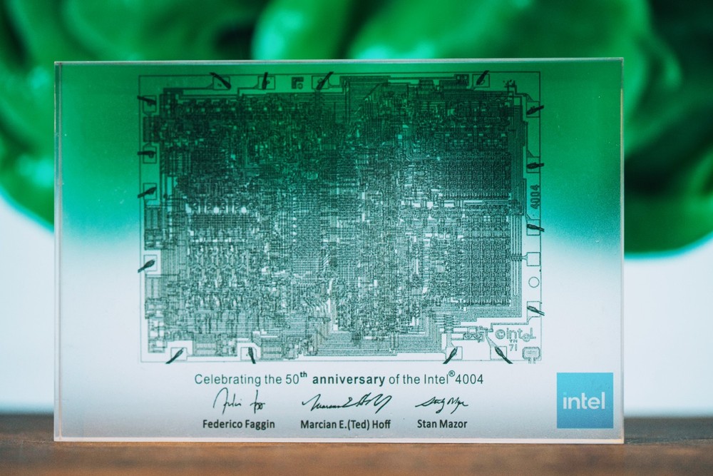 Intel 4004 CPU Resin Display, 50th Anniversary Tech Art, Retro Computer Gift