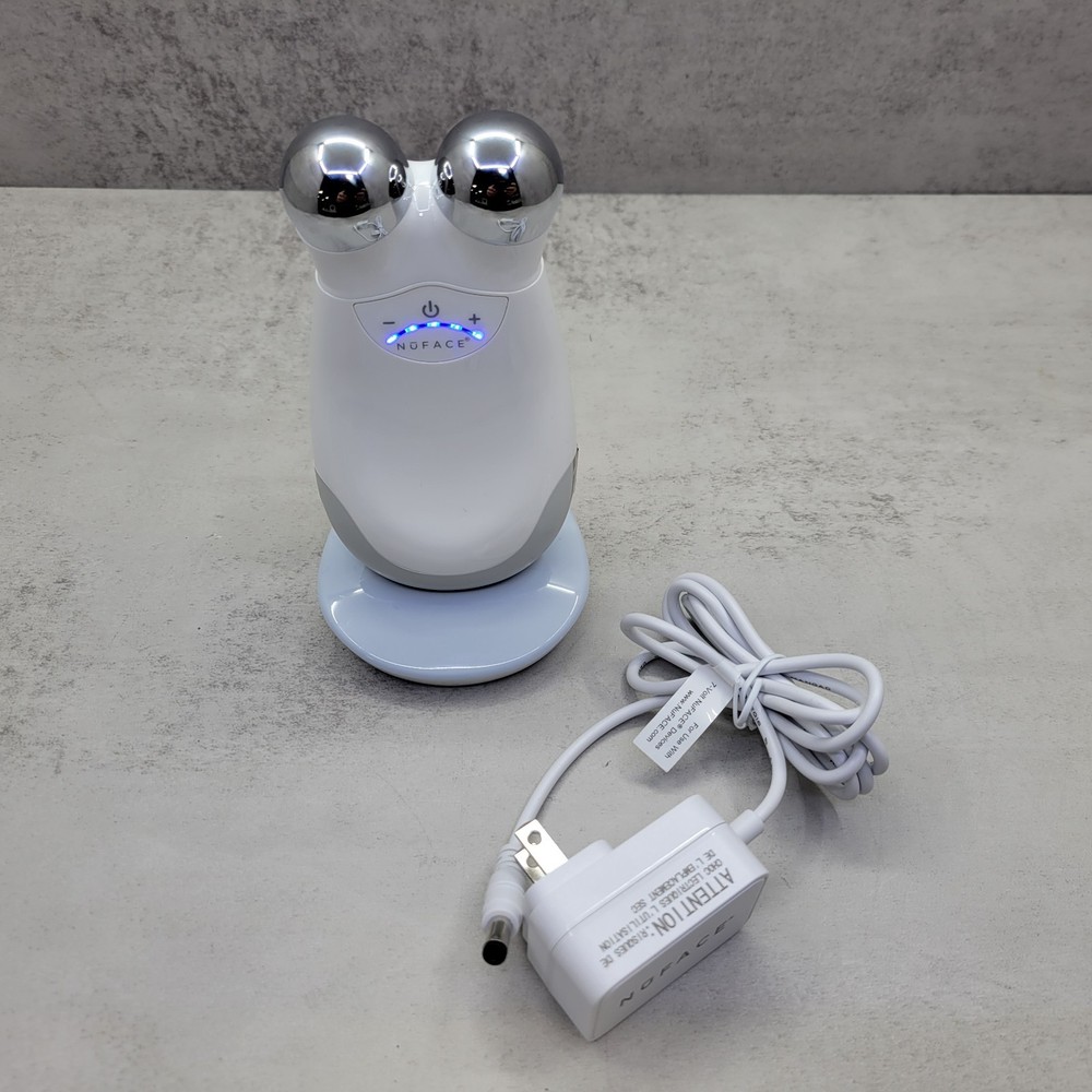 NuFACE Trinity Microcurrent Facial Device Kit - FDA Cleared Face Sculpting ™