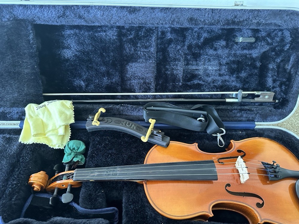 Glaesel Violin With Bow and Rosin