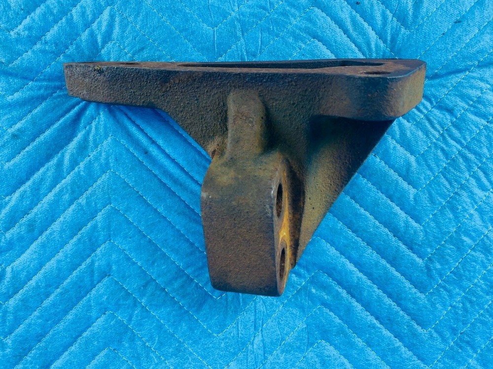 Detroit DD15 Engine Rear Mount 01-31372-000 OEM