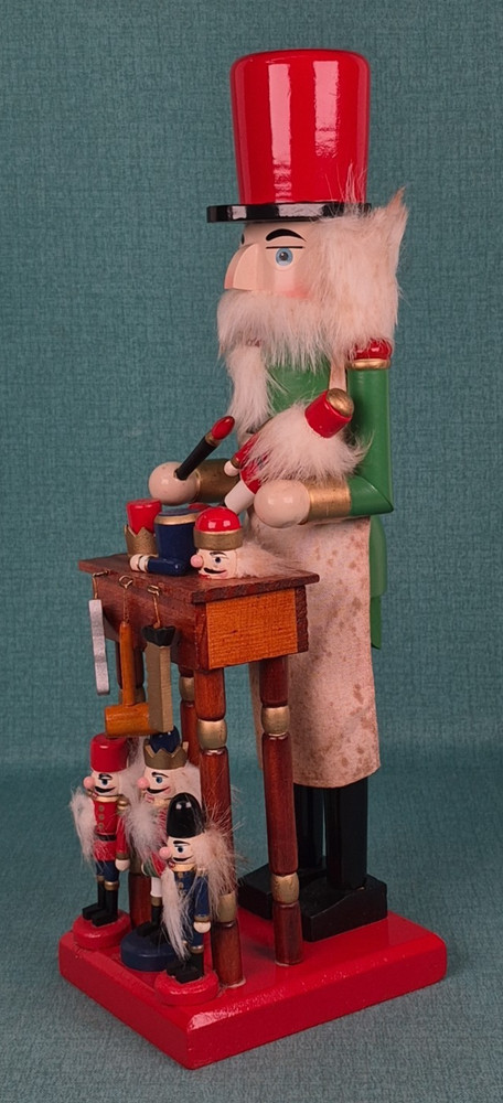 15" Nutcracker Craftsman Making Small Nutcrackers ~ Unbranded