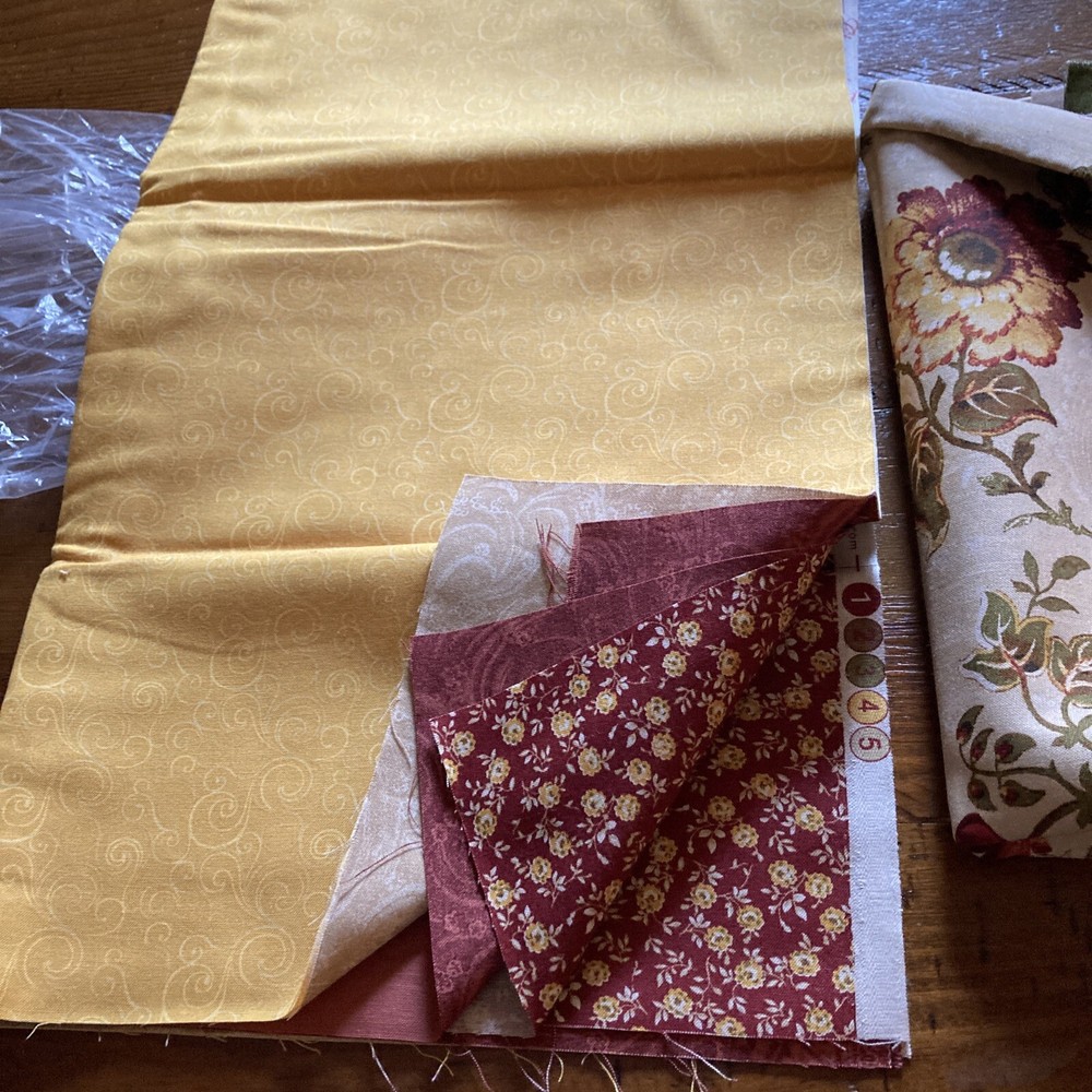Floral Elegance Wall Hanging Kit 24-1/2” Square