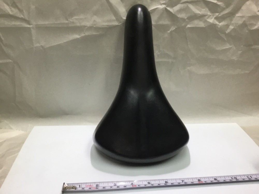 Akron Hsiang Li Saddle