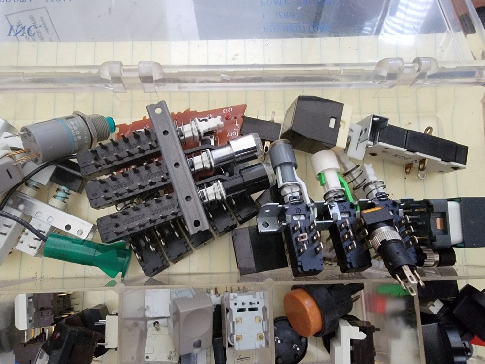 Micro Switches HUGE LOT!!