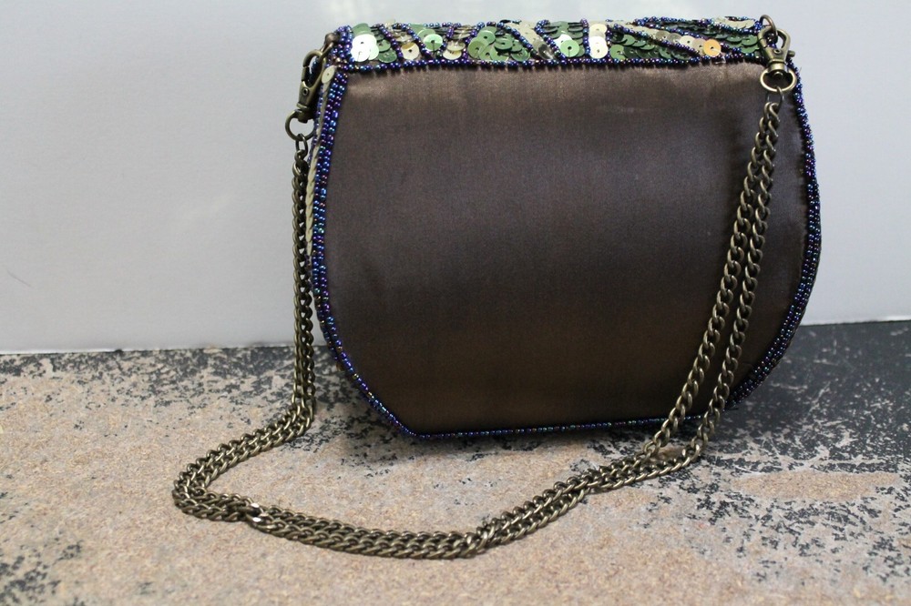 VINTAGE green sequin purse with elegant chain "strap"