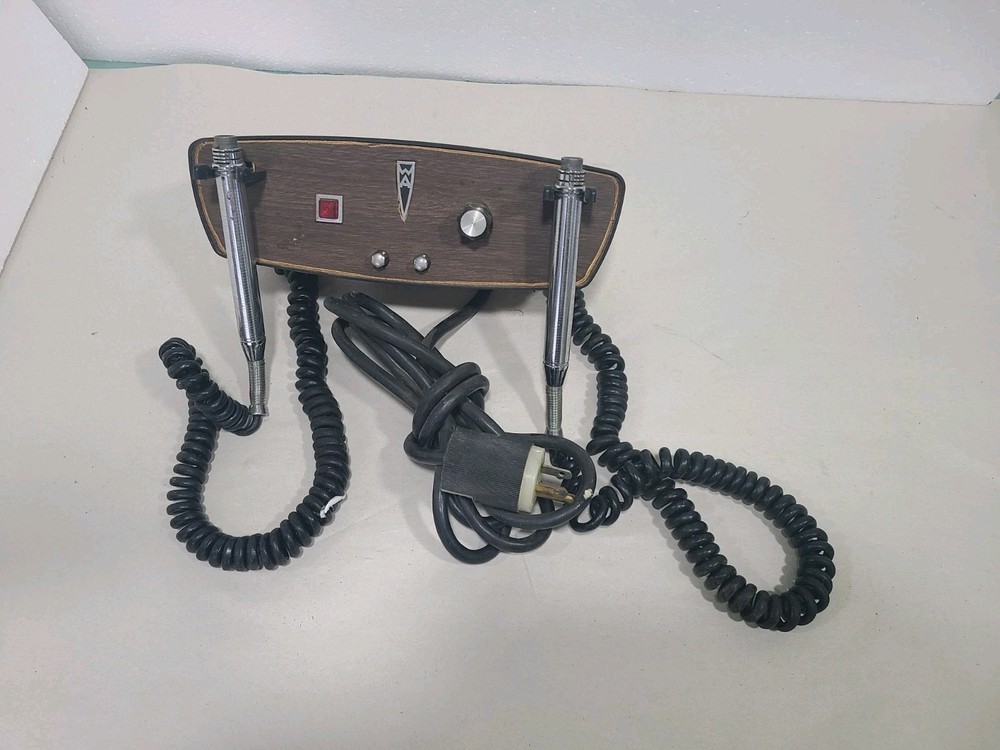 Welch Allyn Wall Transformer Model 749, Powers Up, AS IS UNTESTED