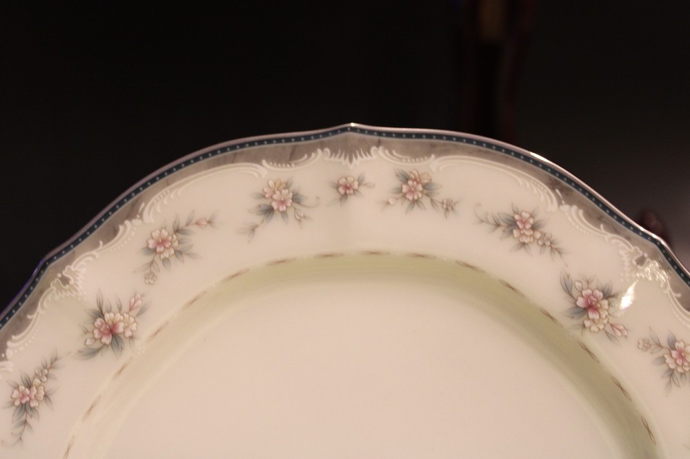 Noritake Traviata 5 Dinner 10 1/2